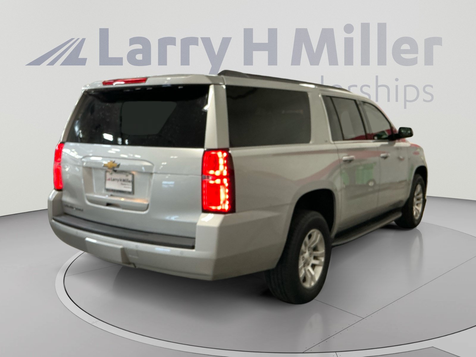 Used 2020 Chevrolet Suburban LT AWD/4WD image 5
