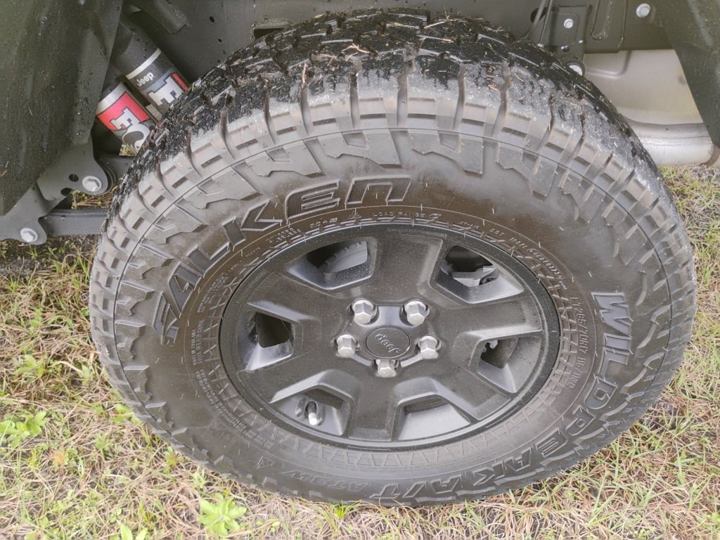 Certified 2023 Jeep Gladiator Mojave w/ Cold Weather Group image 9