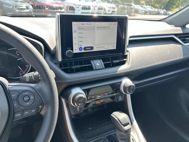 Used 2025 Toyota RAV4 XLE FWD image 23