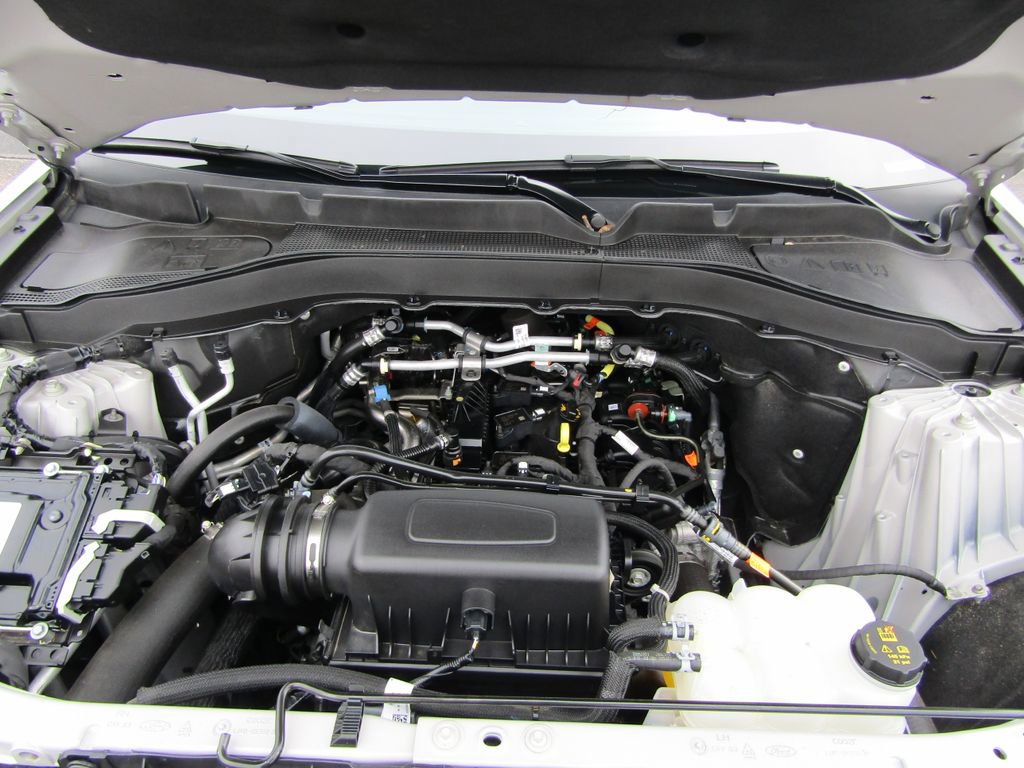 Used 2024 Ford Explorer XLT w/ Equipment Group 202A AWD/4WD image 42