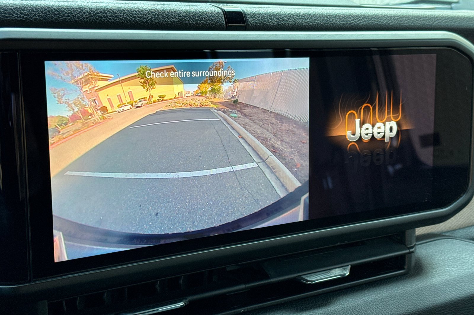 Used 2024 Jeep Wrangler Unlimited image 22