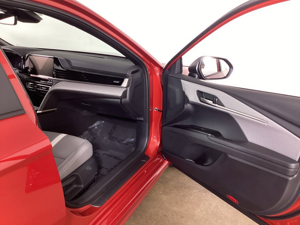 Used 2026 Toyota Camry SE w/ Convenience Package FWD image 20