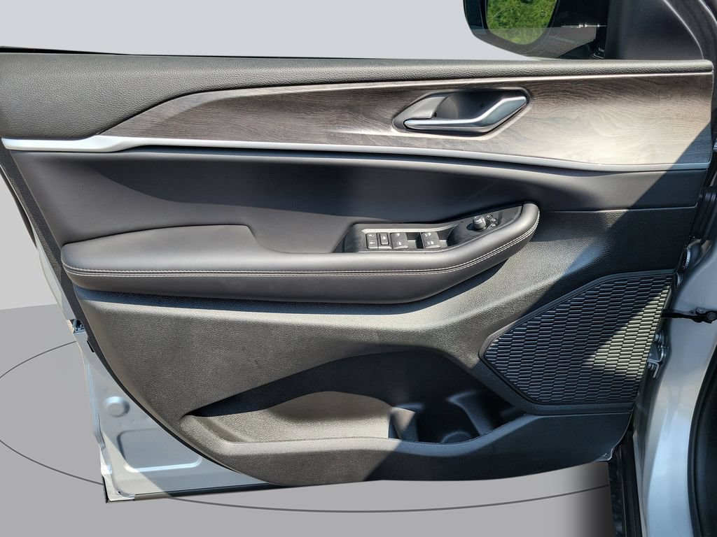 New 2026 Jeep Grand Cherokee Altitude RWD image 28