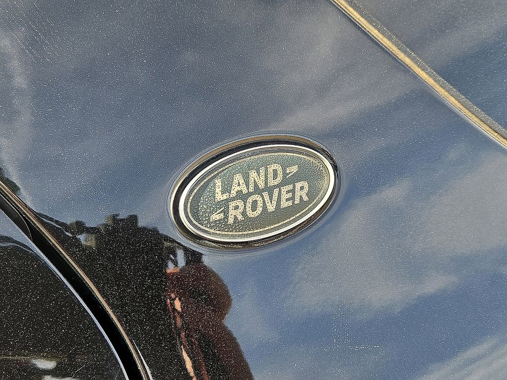 Used 2017 Land Rover Discovery Sport HSE Luxury image 11