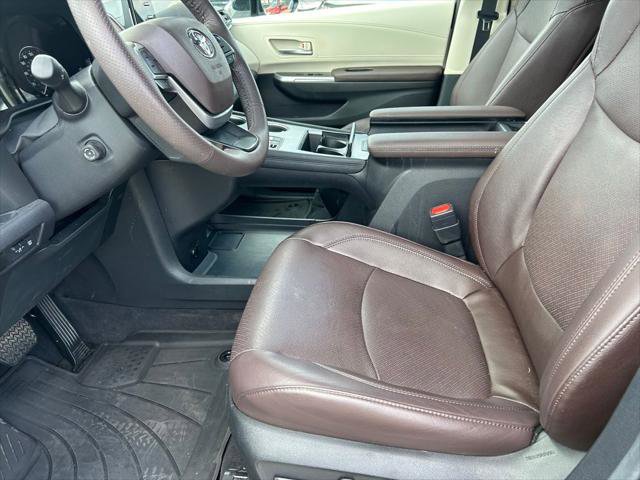 Certified 2024 Toyota Sienna Platinum image 11