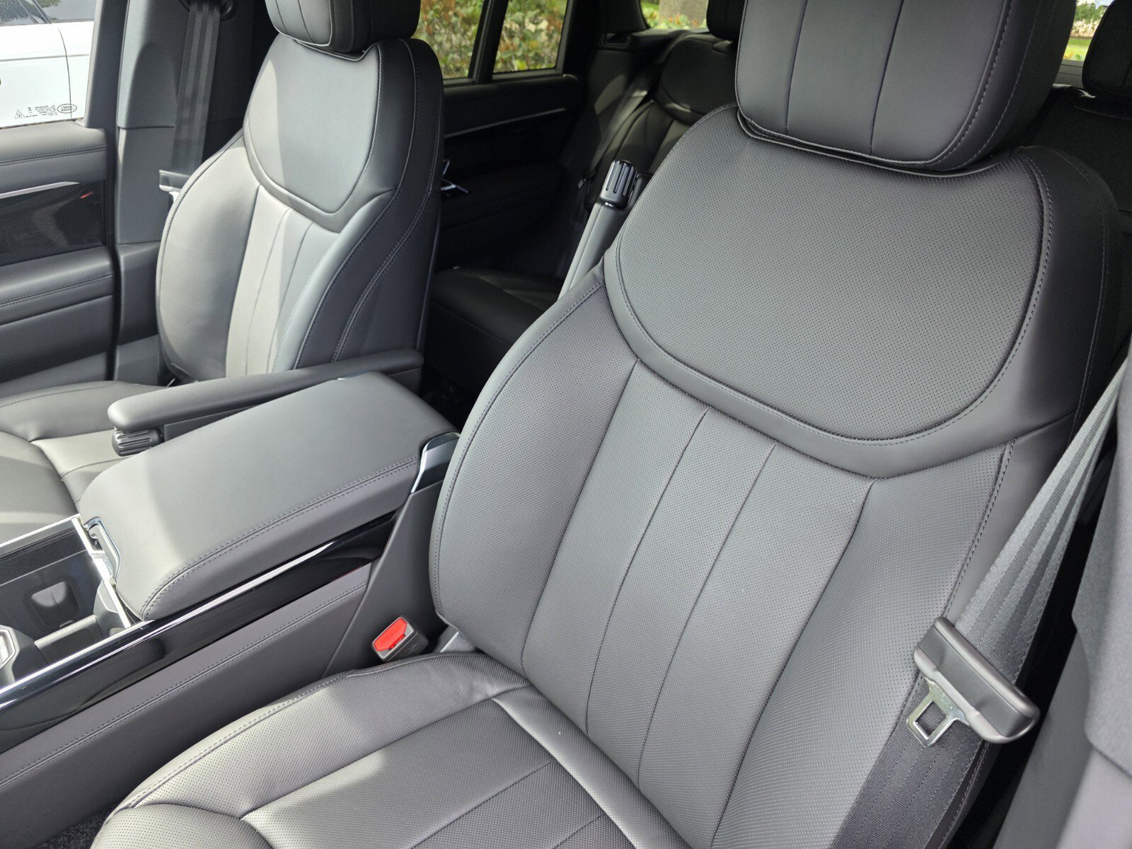 New 2026 Land Rover Range Rover SE image 11