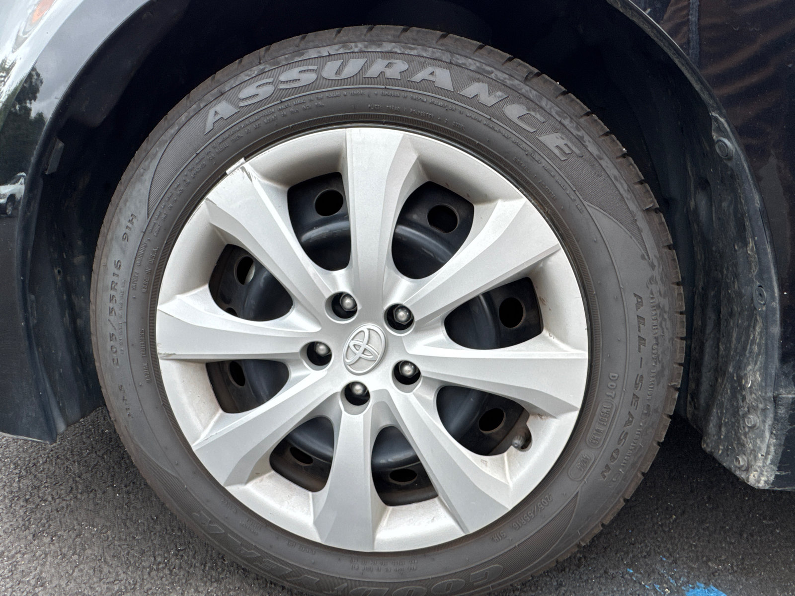 Used 2024 Toyota Corolla LE FWD image 9