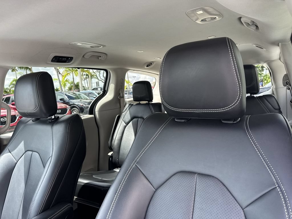 Used 2024 Chrysler Pacifica Touring-L FWD image 41