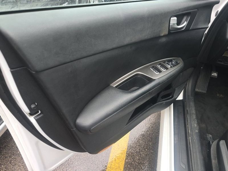 Used 2020 Kia Optima LX image 15