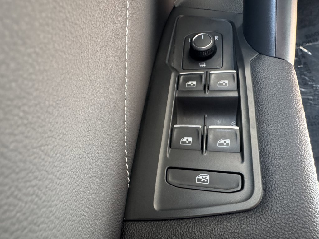 Used 2023 Volkswagen Tiguan SE image 27