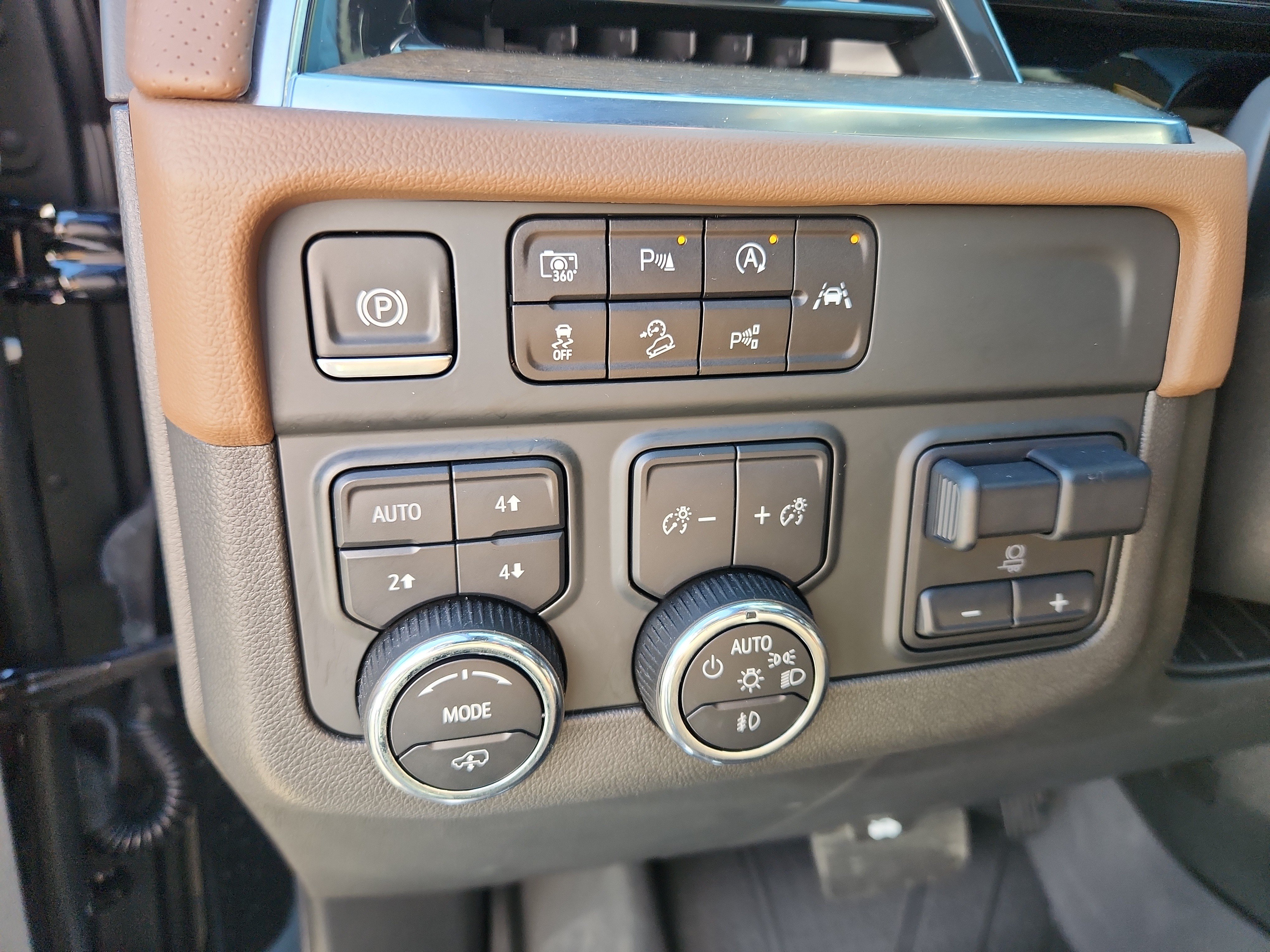 Used 2025 Chevrolet Tahoe High Country AWD/4WD image 28