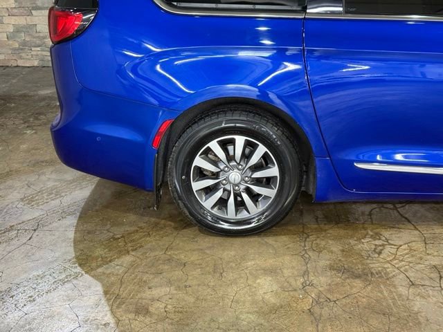 Used 2019 Chrysler Pacifica Touring-L Plus w/ Advanced Safetytec Group FWD image 6