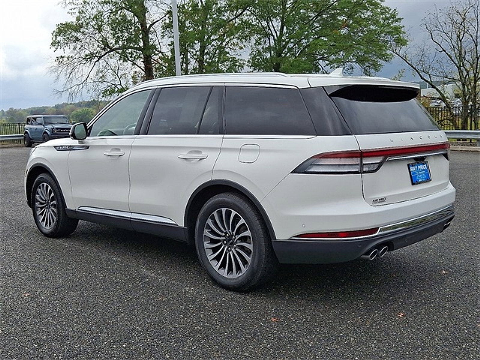 Used 2020 Lincoln Aviator Reserve w/ Equipment Group 201A image 4