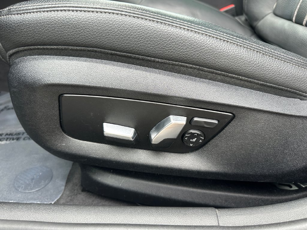 Used 2019 BMW 540i xDrive w/ Convenience Package AWD/4WD image 23