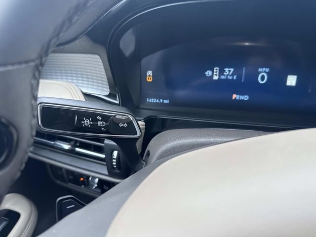 Used 2024 Lincoln Corsair AWD image 35