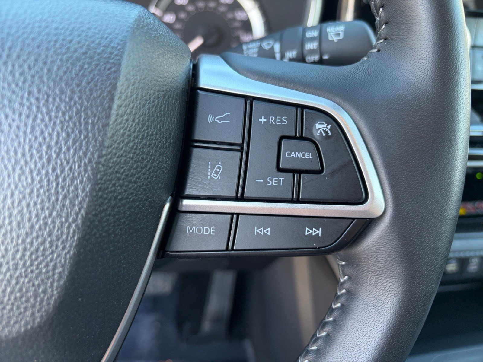 Used 2025 Toyota Highlander XLE AWD/4WD image 15