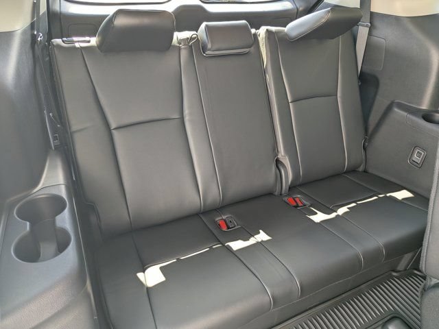 Used 2023 Toyota Highlander XLE AWD/4WD image 15