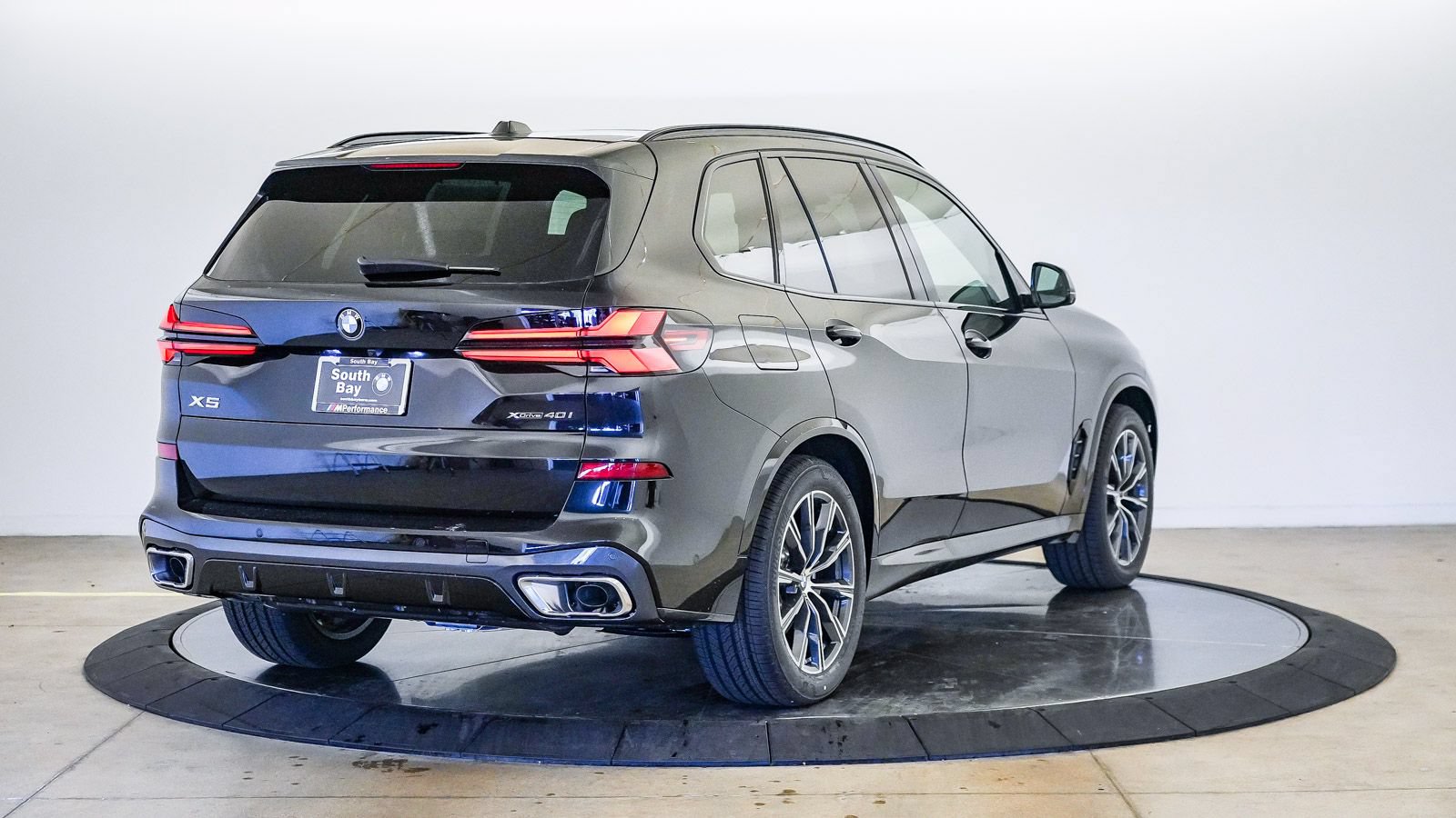 New 2026 BMW X5 xDrive40i w/ M Sport Package AWD/4WD image 5