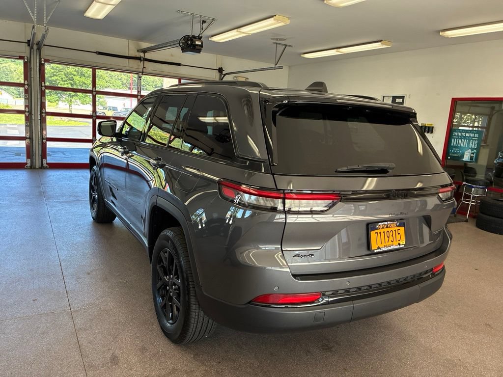 Certified 2024 Jeep Grand Cherokee Altitude AWD/4WD image 15