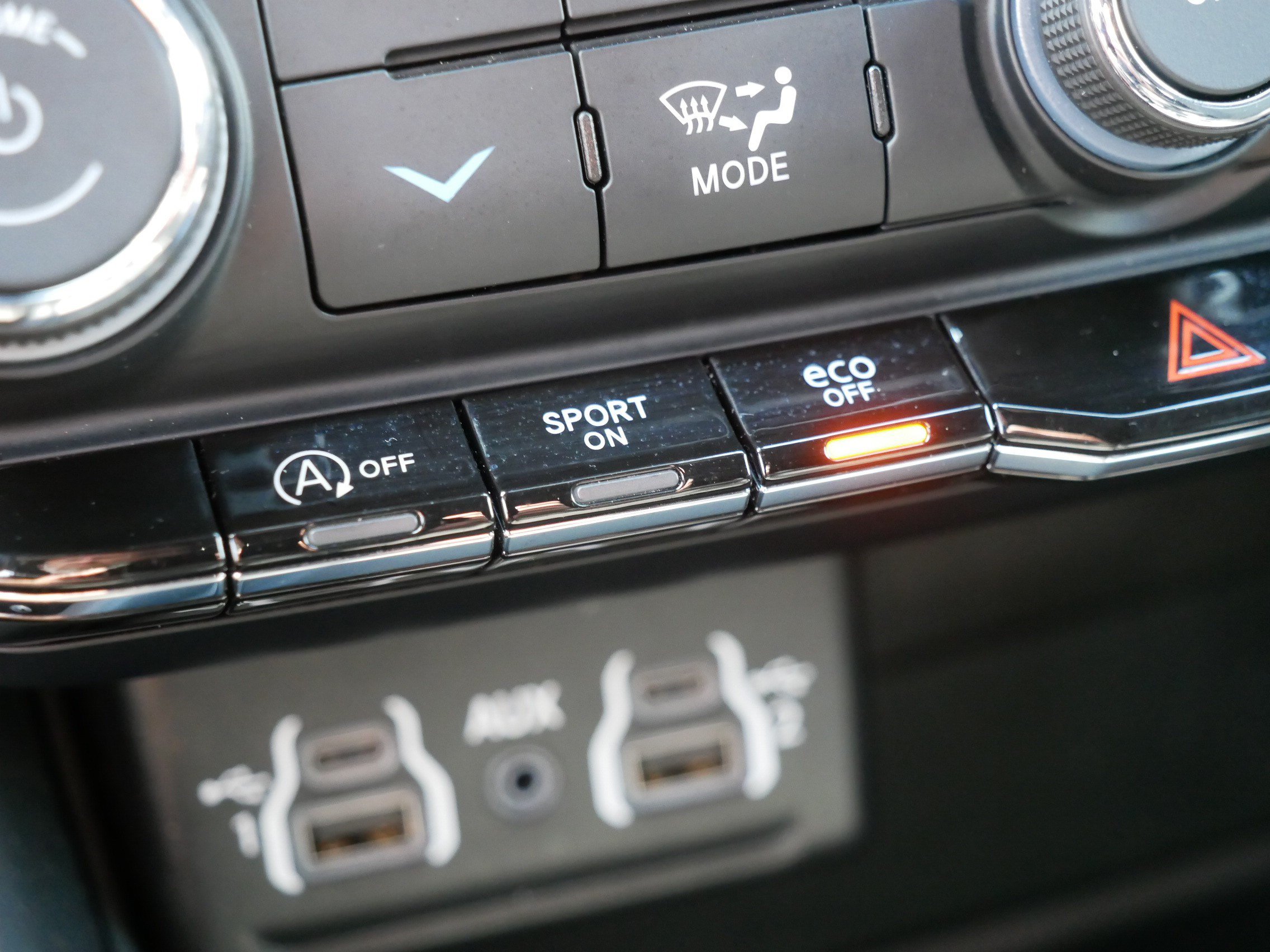 Used 2024 Dodge Durango SXT AWD/4WD image 32