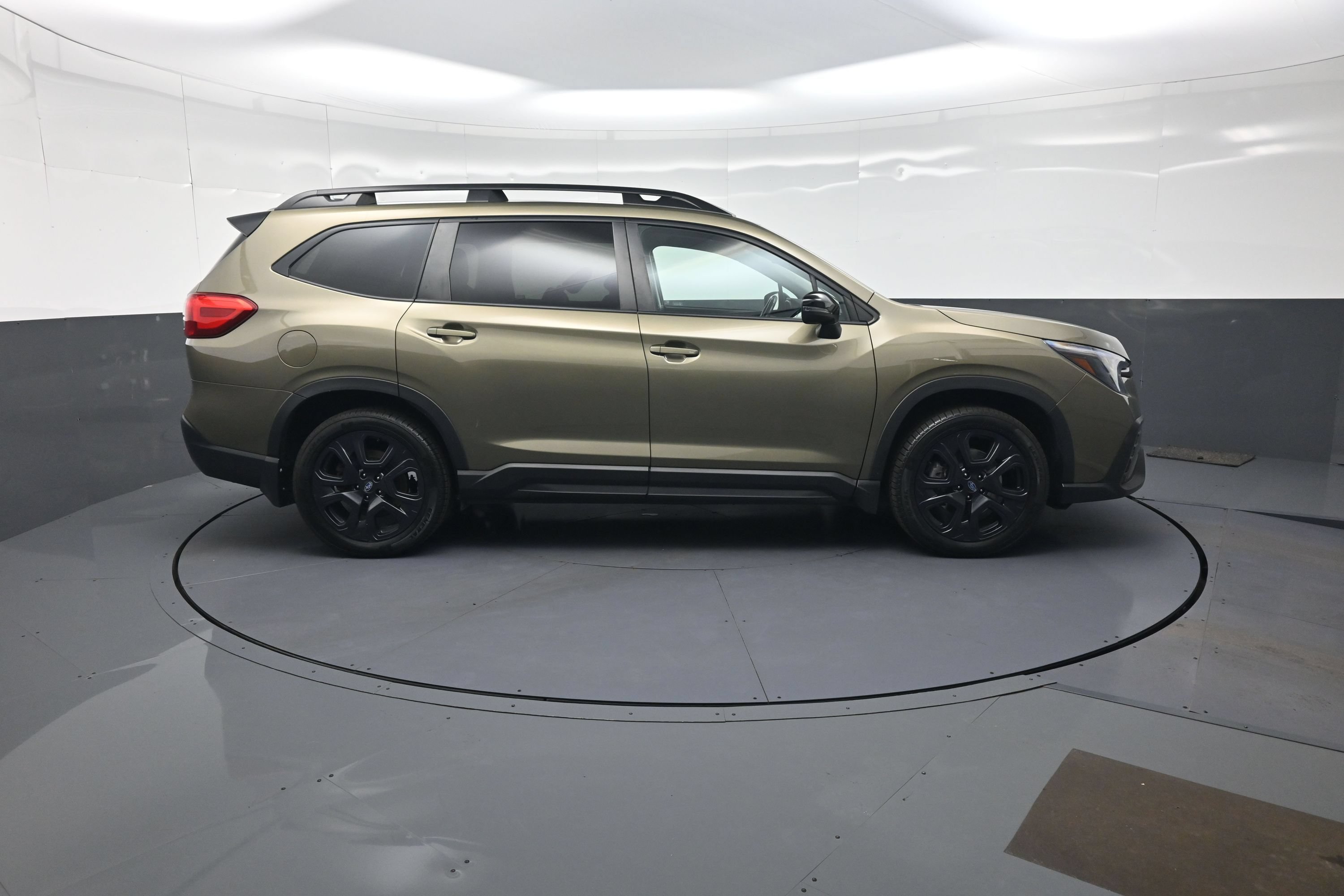 Used 2023 Subaru Ascent Onyx Edition AWD/4WD image 2