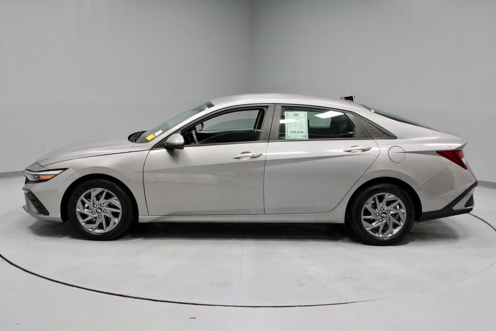 Used 2024 Hyundai Elantra SEL FWD image 9