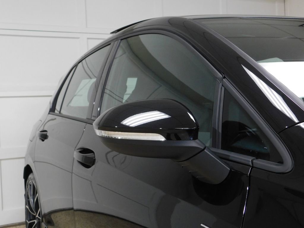 Used 2026 Volkswagen Golf image 11