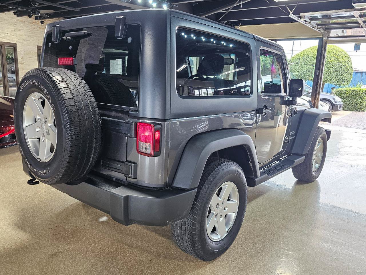 Used 2016 Jeep Wrangler Sport AWD/4WD image 7
