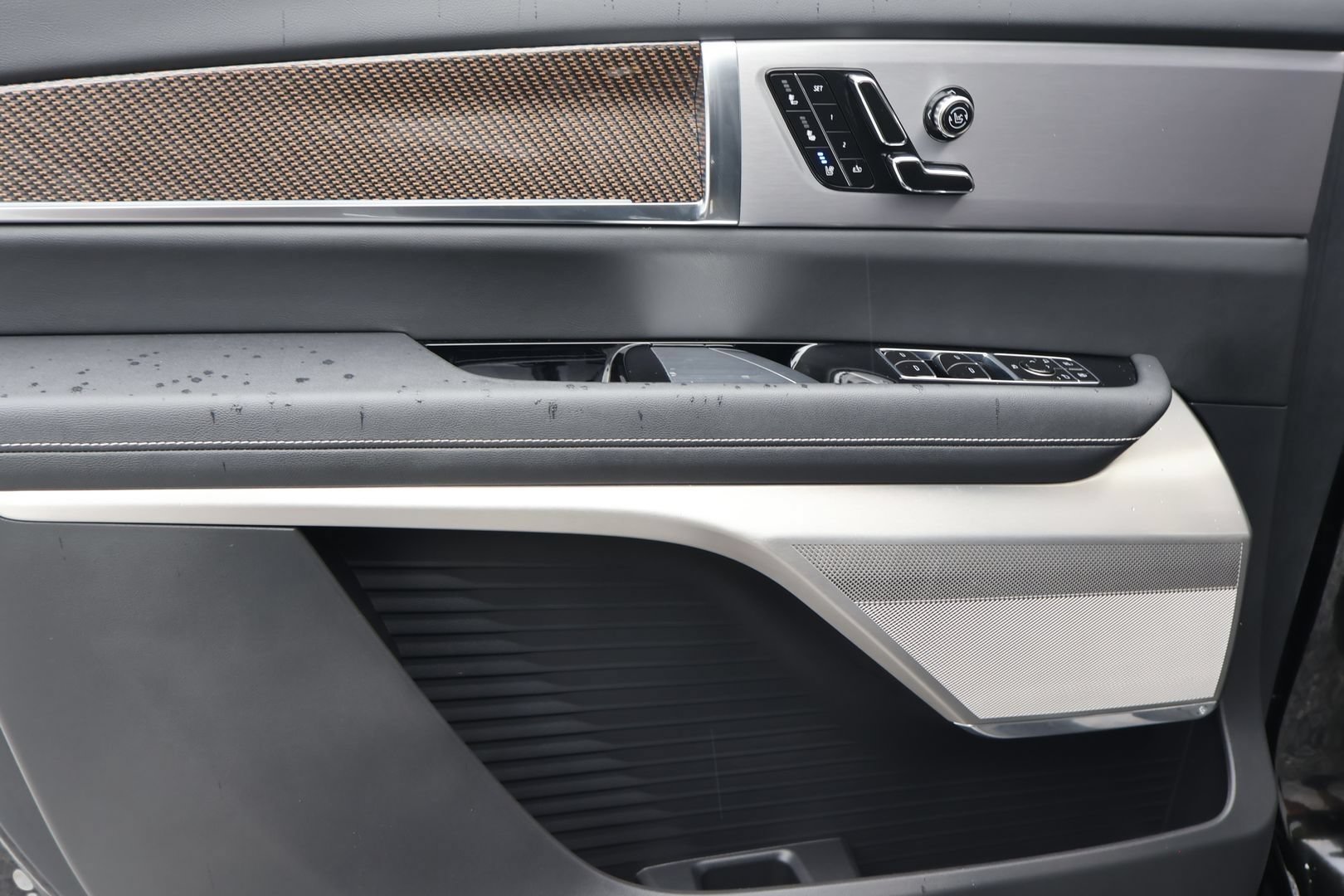 Certified 2026 Cadillac Vistiq Luxury AWD/4WD image 9