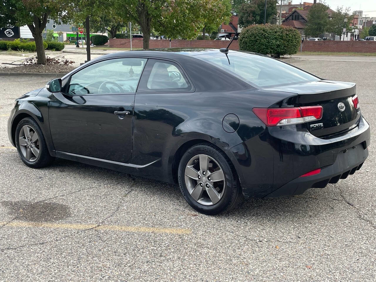 Used 2010 Kia Forte Koup EX image 12