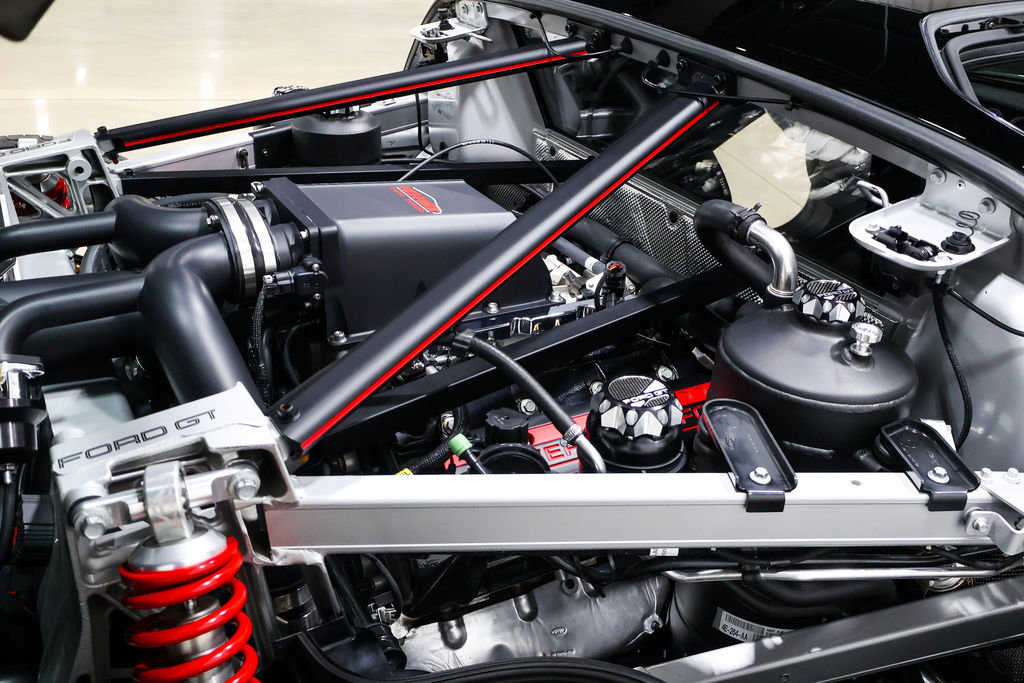 Used 2006 Ford GT RWD image 65