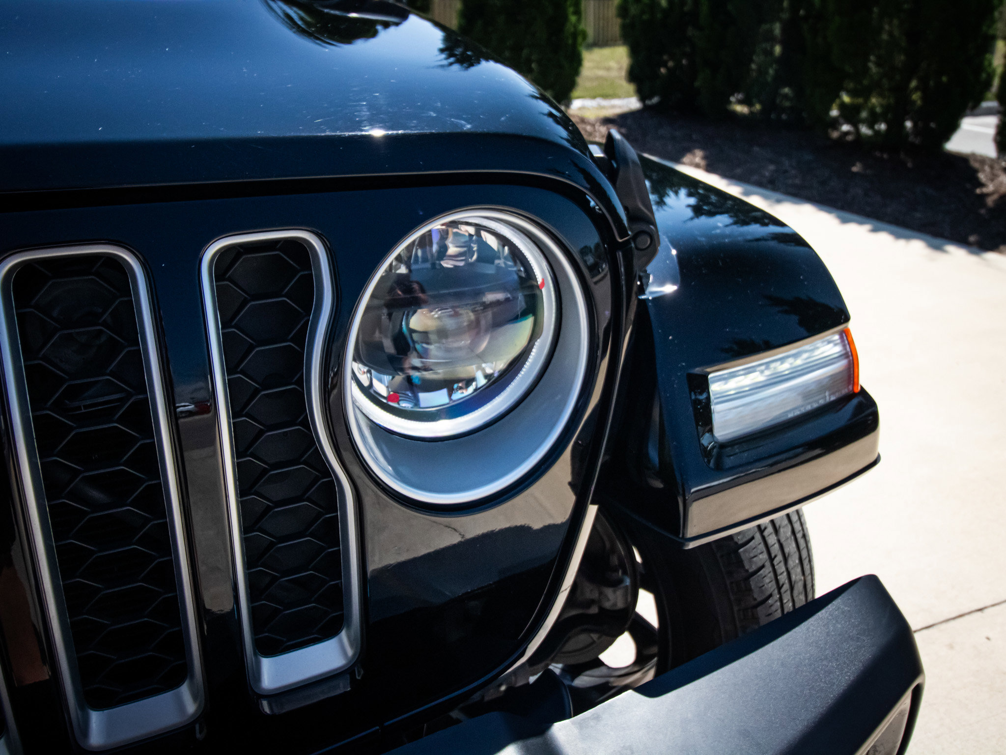 Used 2023 Jeep Wrangler Sahara AWD/4WD image 5