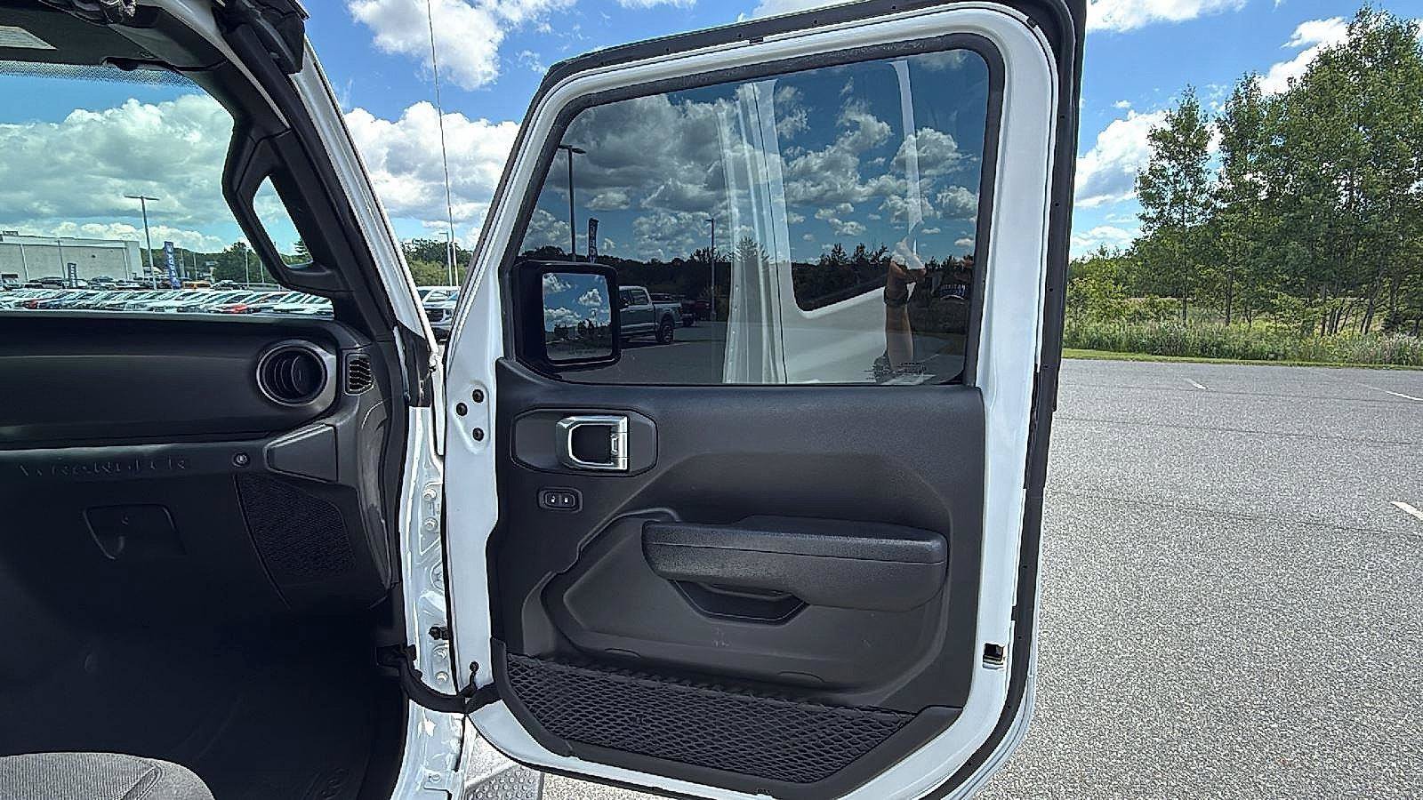 Used 2023 Jeep Wrangler Unlimited Sport AWD/4WD image 17