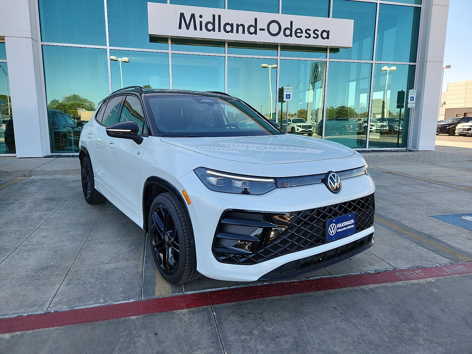 New 2026 Volkswagen Tiguan SE R-Line image 1