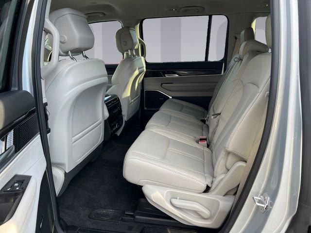 Used 2024 Jeep Wagoneer 4WD image 16