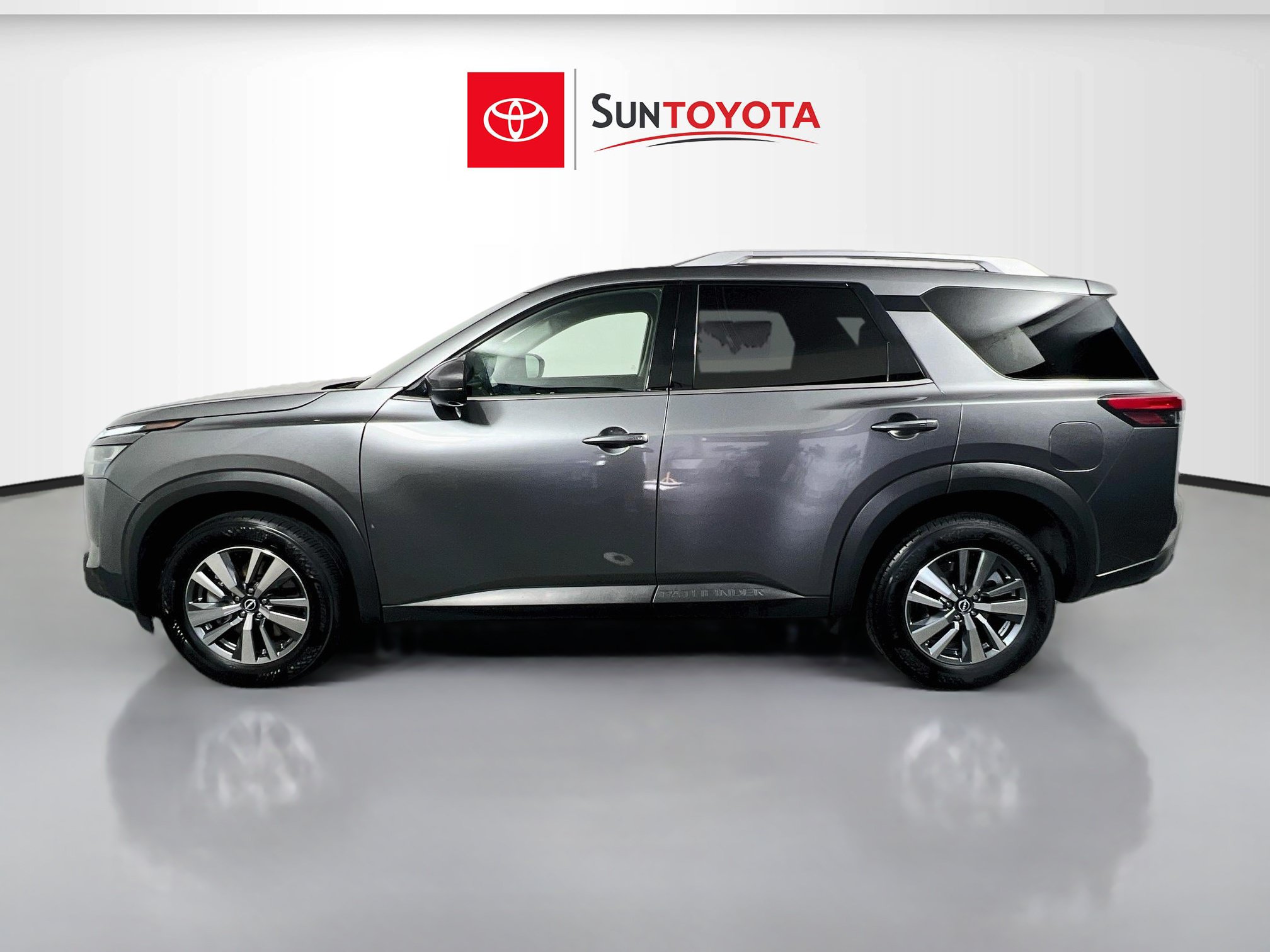 Used 2025 Nissan Pathfinder SL FWD image 7