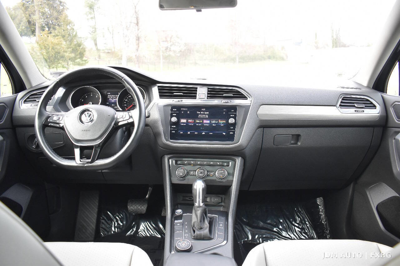 Used 2019 Volkswagen Tiguan SE AWD/4WD image 17