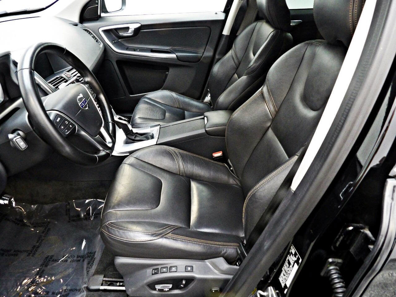 Used 2017 Volvo XC60 T5 Dynamic image 8