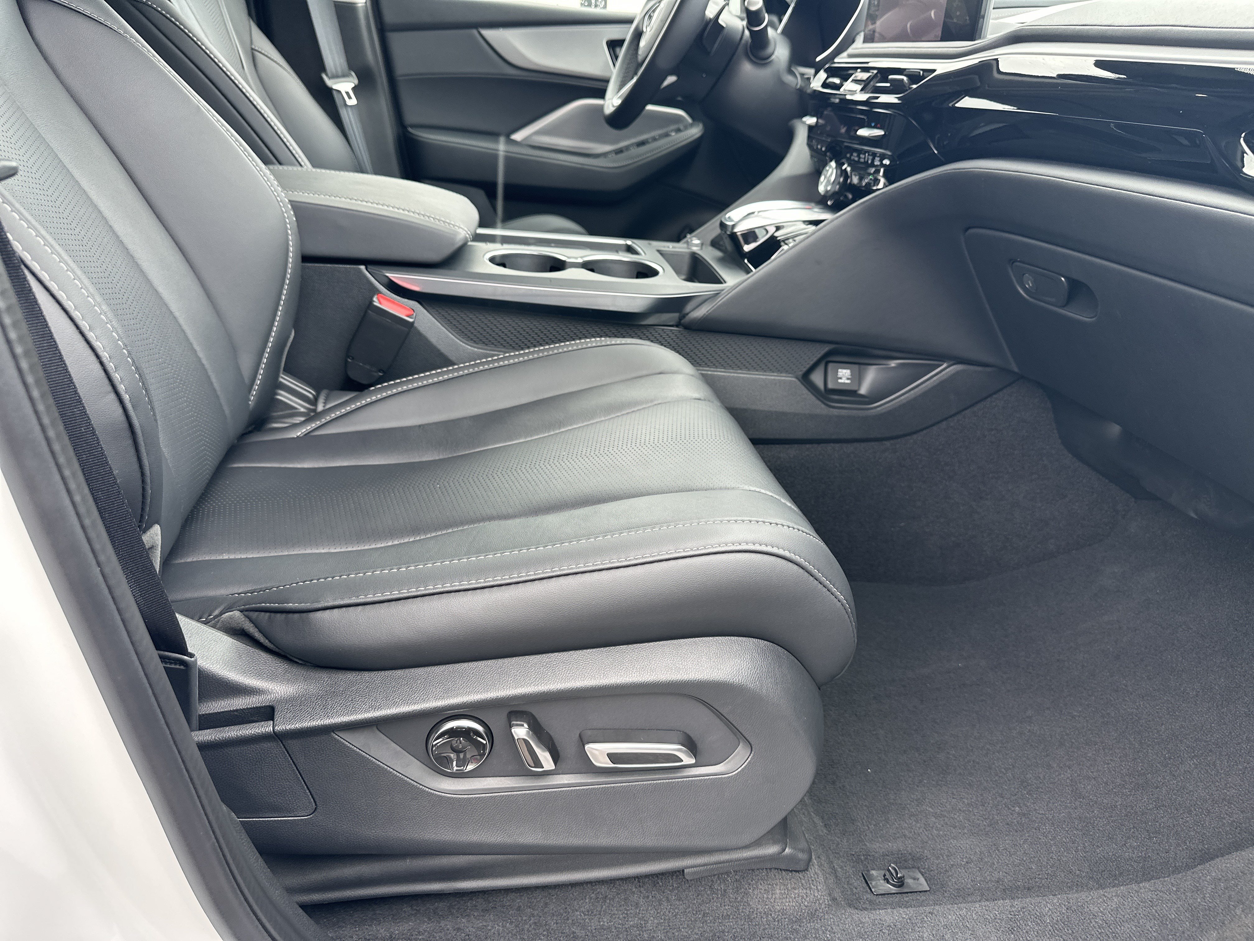 Certified 2026 Acura MDX w/ Technology Package FWD image 15