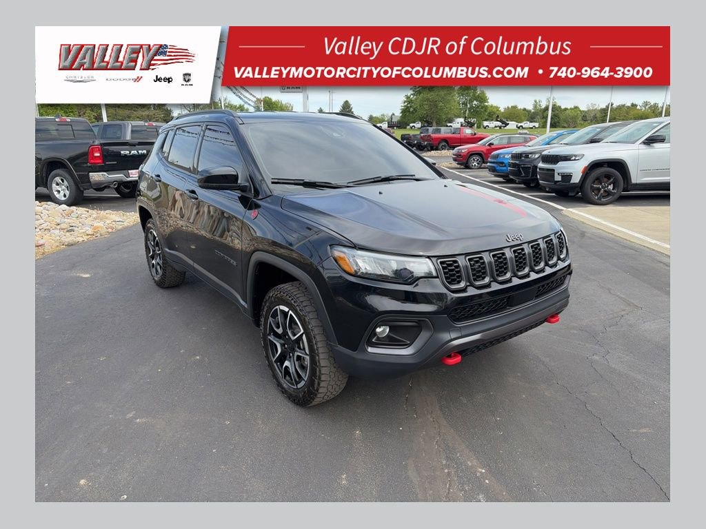 Used 2024 Jeep Compass Trailhawk AWD/4WD image 1