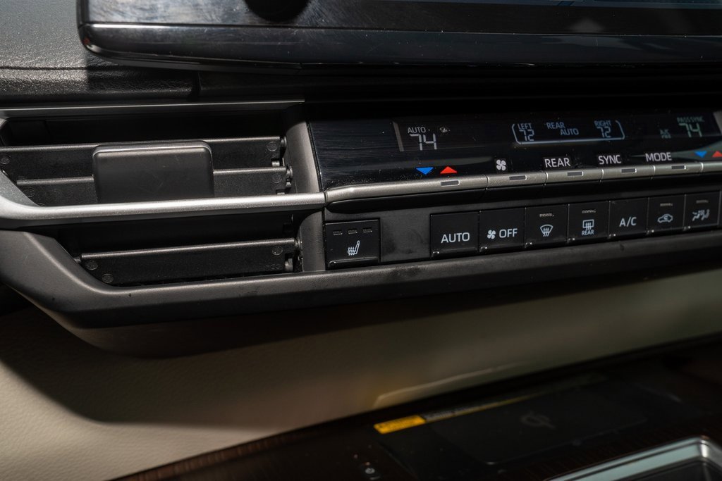 Used 2021 Toyota Sienna XLE image 18