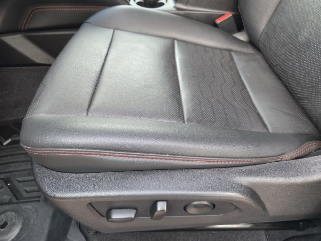 Used 2025 Chevrolet Colorado Z71 w/ Z71 Convenience Package 2 AWD/4WD image 21