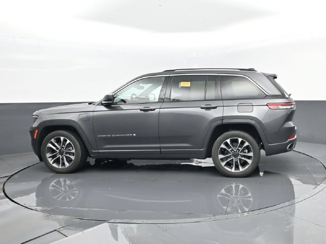 Used 2022 Jeep Grand Cherokee Overland w/ Luxury Tech Group IV AWD/4WD image 5