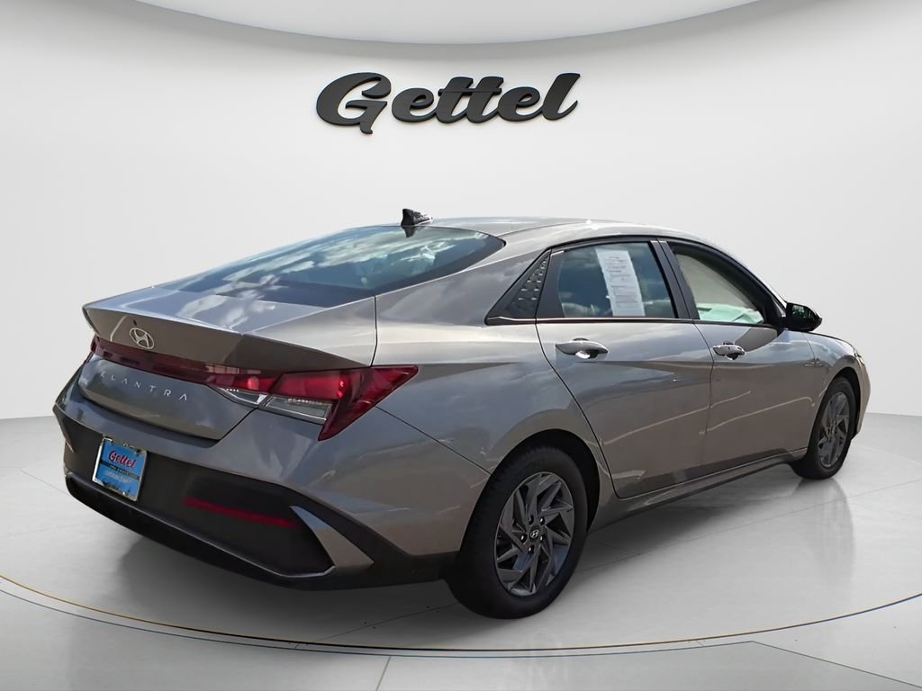 Used 2024 Hyundai Elantra SEL FWD image 7
