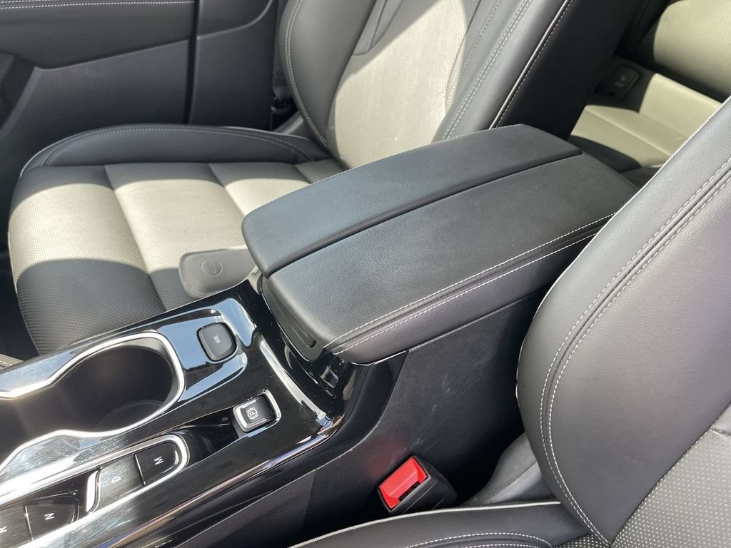 Used 2023 Buick Envision Essence AWD/4WD image 20