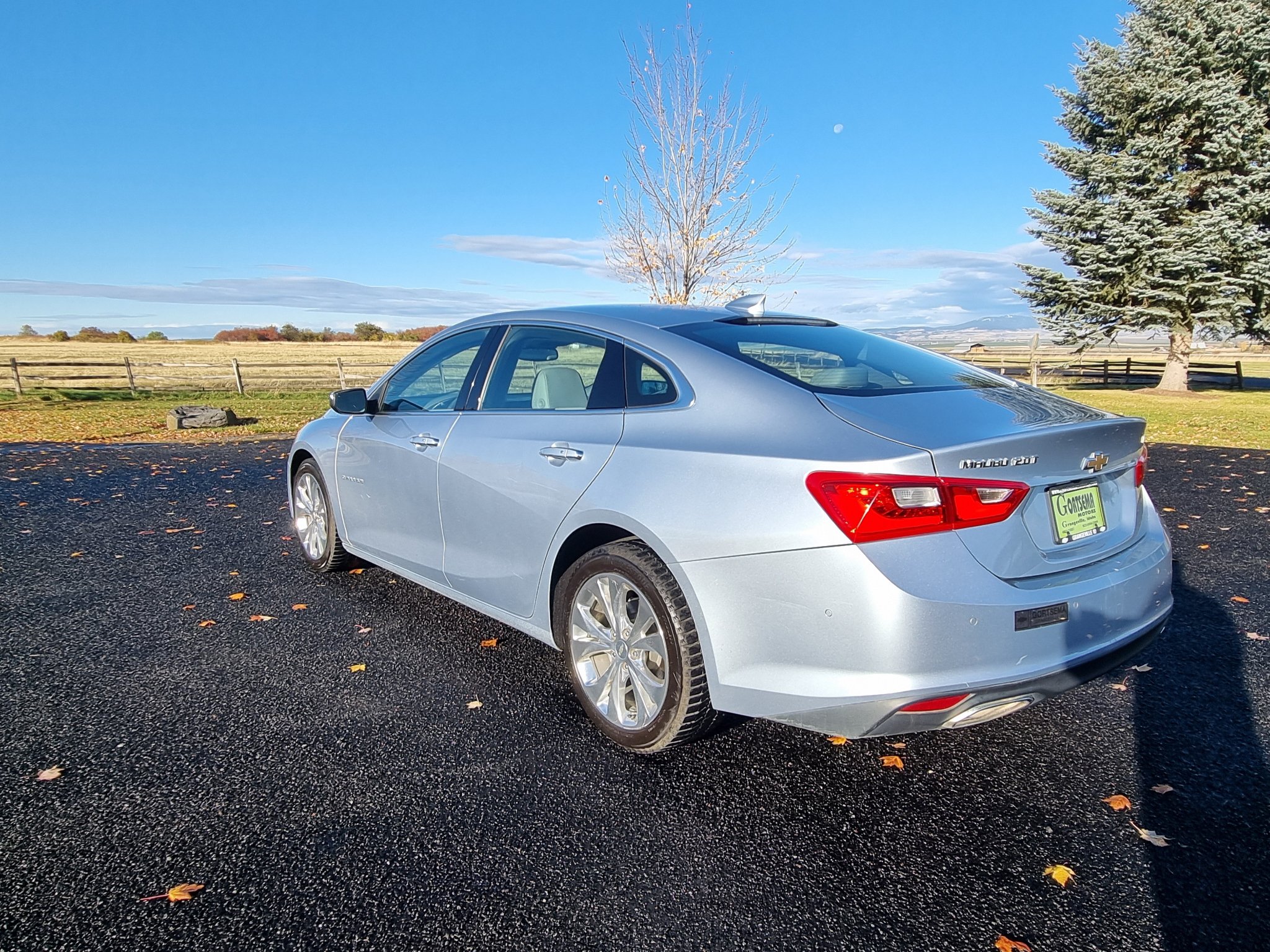 Used 2017 Chevrolet Malibu Premier w/ Driver Confidence Package FWD image 7