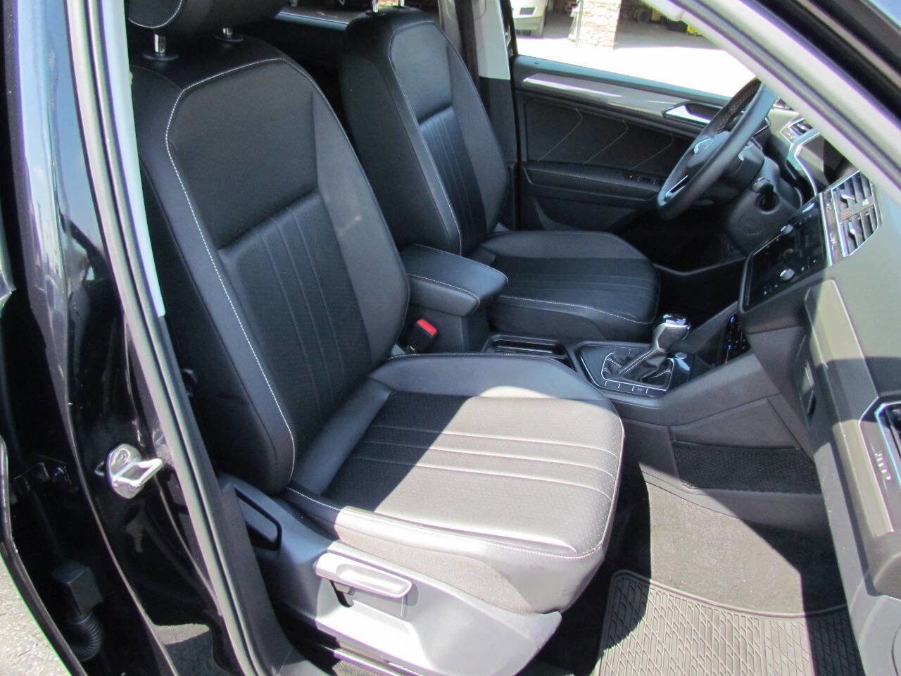 Used 2022 Volkswagen Tiguan SE image 19