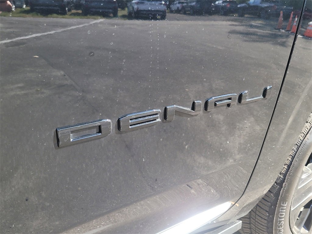 Used 2024 GMC Yukon XL Denali w/ Denali Reserve Package image 6
