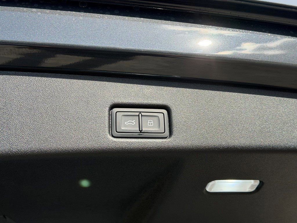New 2025 Audi Q5 2.0T Premium Plus image 16
