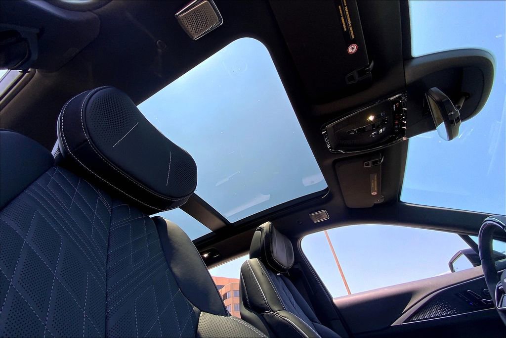 New 2026 Cadillac Lyriq V image 33